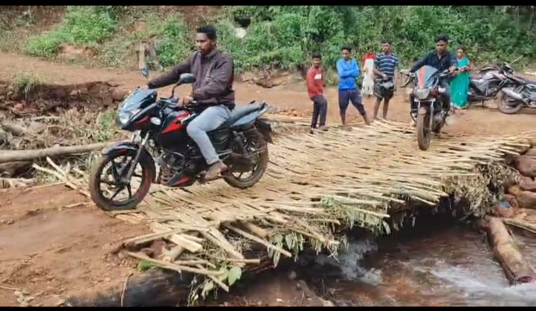 ପ୍ରଶାସନ ଦୃଷ୍ଟି ଆଢ଼ୁଆଳରେ ଅନ୍ଧାରୀ ମୂଲକ ଗାଁ ; ମୌଳିକ ସୁବିଧା ଅପହଞ୍ଚ।