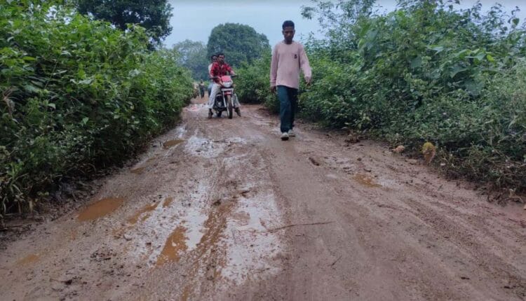 କୁମ୍ଭାରୀଗାଁ ପଞ୍ଚାୟତ ରାସ୍ତା ପାଲଟିଛି ମରଣଯନ୍ତା