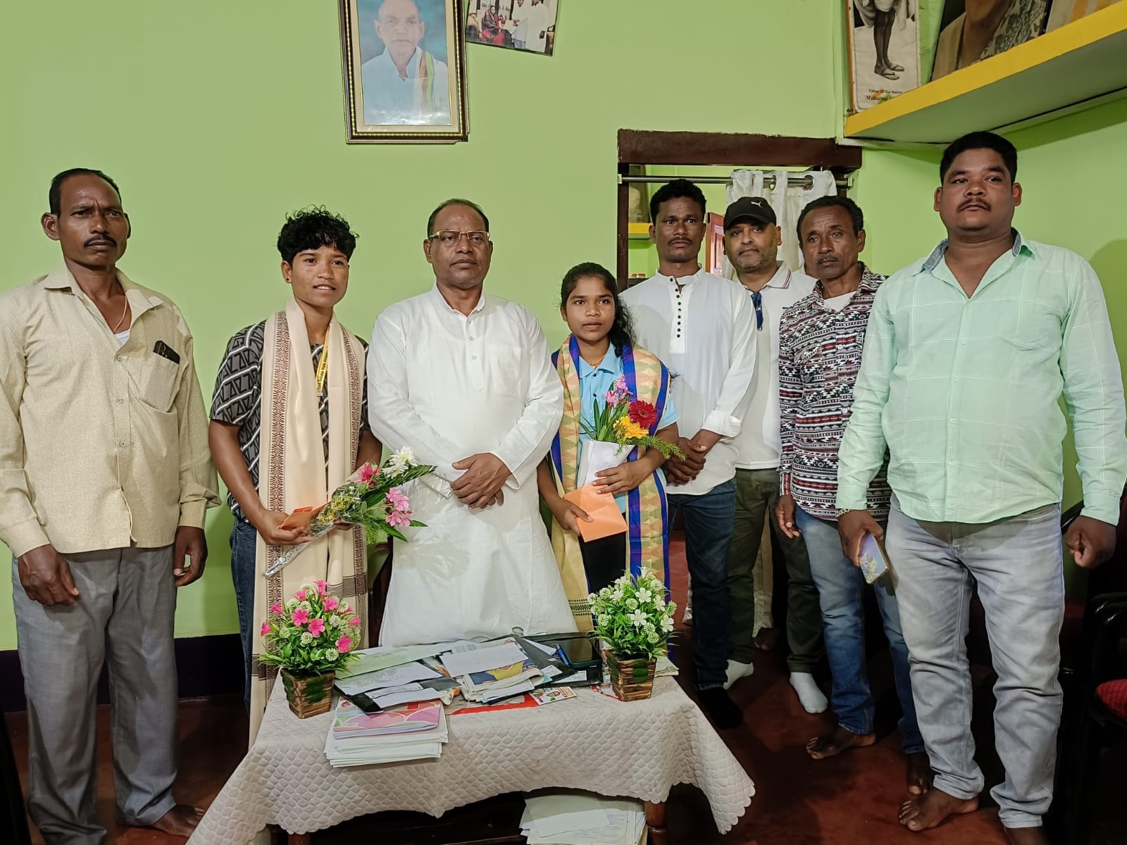 ସମାରି ହଞ୍ଜରିଆ ଏବଂ ନମ୍ରିତା ଇଡିଙ୍ଗଙ୍କୁ ବିଧାୟକ ଦଳ ନେତା ରାମଚନ୍ଦ୍ର କାଡ଼ାମଙ୍କ ଶୁଭେଚ୍ଛା।