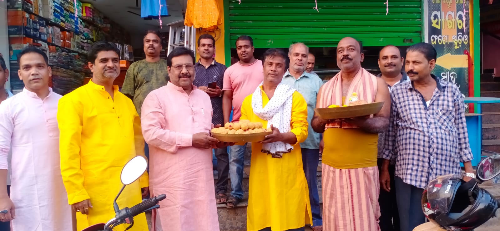 ମା ‘ପାଟଖଣ୍ଡା ମାର୍କେଟ ବ୍ୟବସାୟୀ ସଂଘ ତରଫରୁ ଦୀପାବଳି ଉପଲକ୍ଷେ ଦୀପଦାନ ସହ ପ୍ରସାଦ ବଣ୍ଟନ।