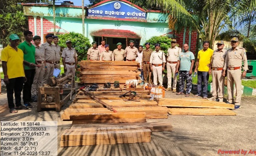 ମାଥିଲି ବନ ବିଭାଗ ଦ୍ୱାରା ଏକ ଲକ୍ଷ ଟଙ୍କା ମୂଲ୍ୟର କାଠ ଜବତ।